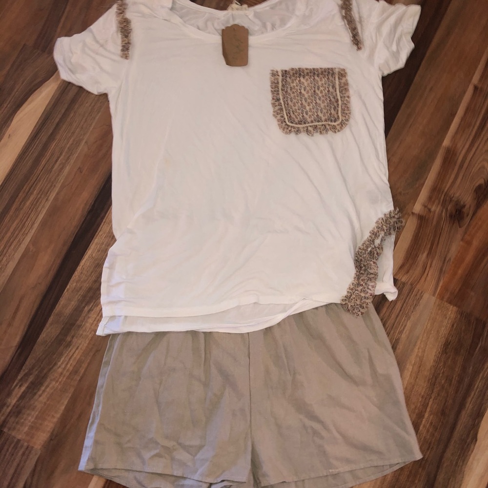Boutique top and shorts bundle Large